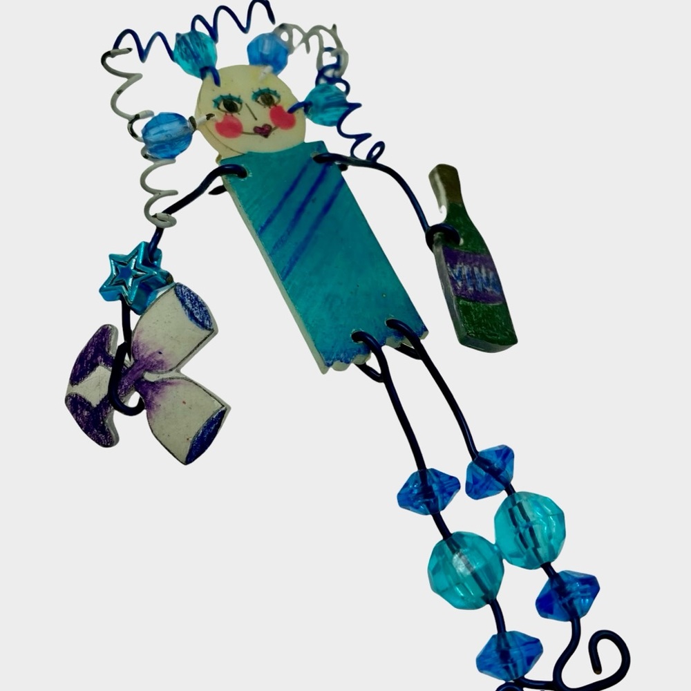 Handcrafted modernist brooch a lady holding wine and glasses unique jewelry - Picture 4 of 4